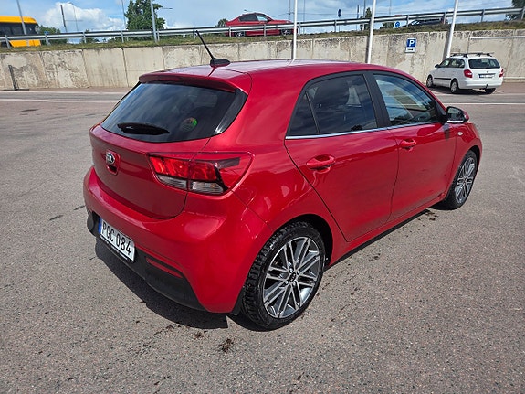Kia Rio 8 of 23