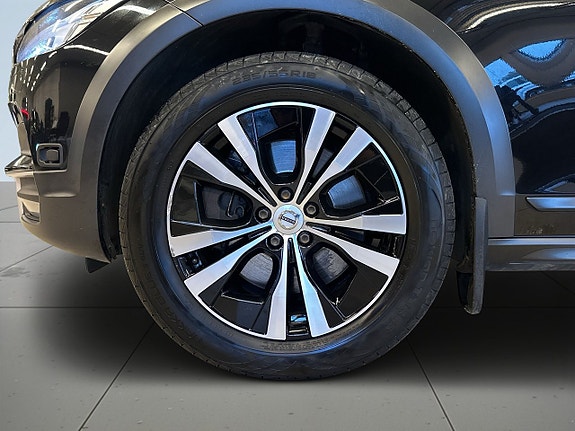 Volvo V90 Cross Country 13 of 22