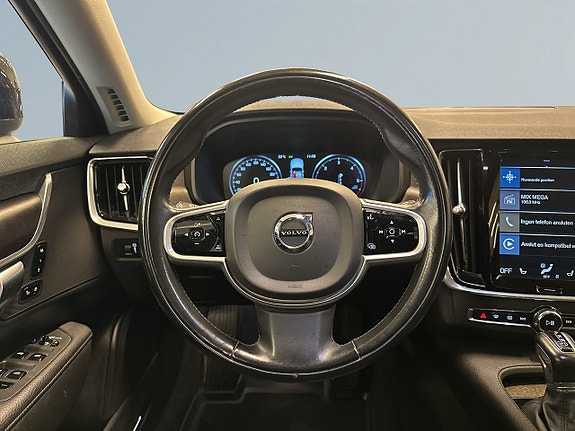 Volvo V90 Cross Country 8 of 22