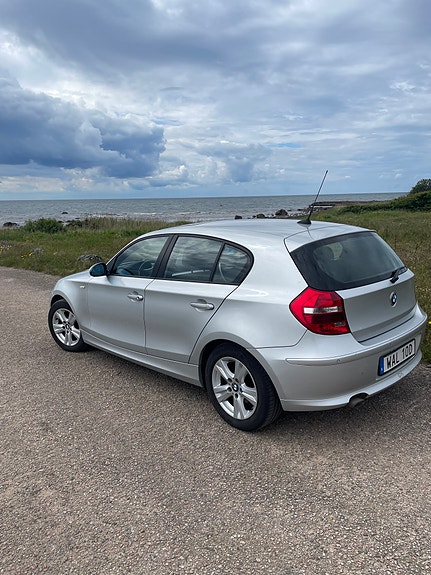 BMW 118d 2 of 5