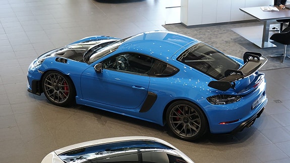 Porsche 718 Cayman GT4 RS 3 of 5