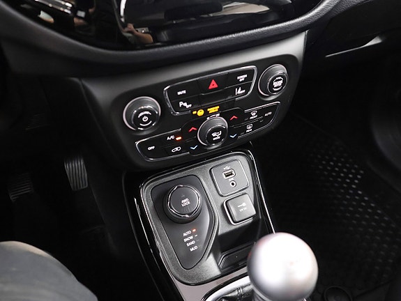 Jeep Compass 16 of 28