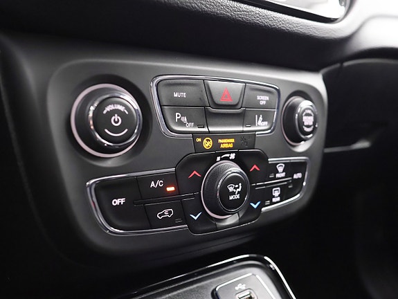 Jeep Compass 25 of 28