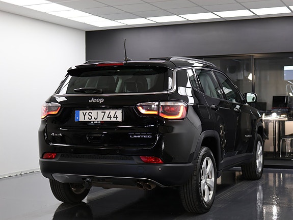 Jeep Compass 10 of 28
