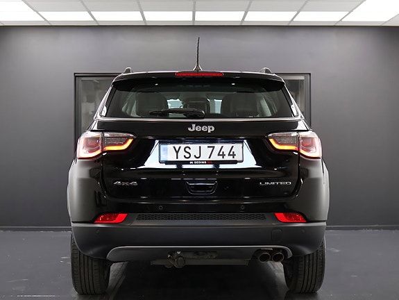 Jeep Compass 8 of 28