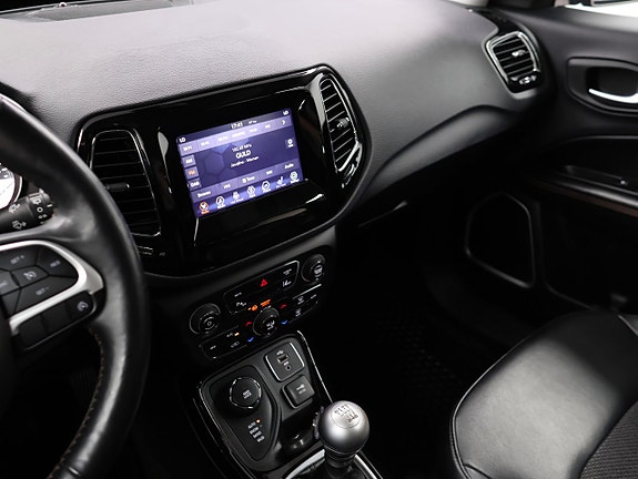 Jeep Compass 15 of 28