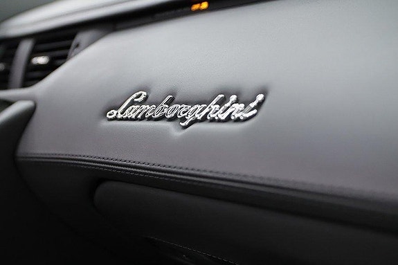 Lamborghini Aventador 19 of 29