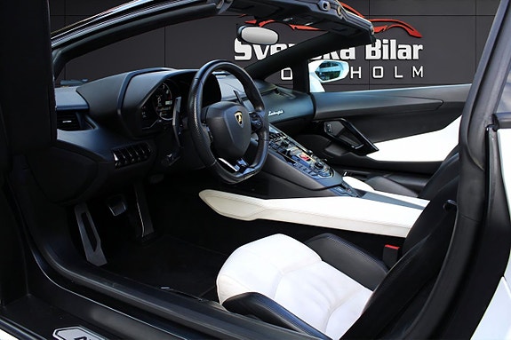 Lamborghini Aventador 14 of 29