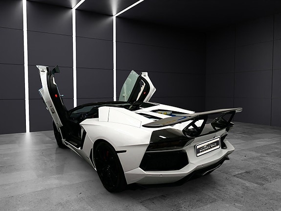 Lamborghini Aventador 5 of 5