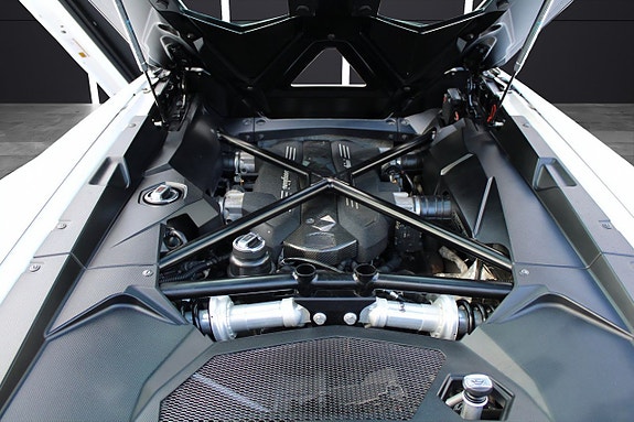 Lamborghini Aventador 27 of 29