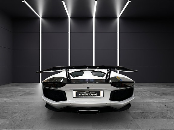 Lamborghini Aventador 10 of 29