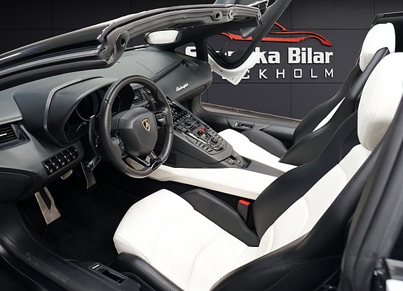 Lamborghini Aventador 25 of 29
