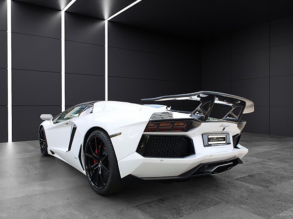 Lamborghini Aventador 7 of 29