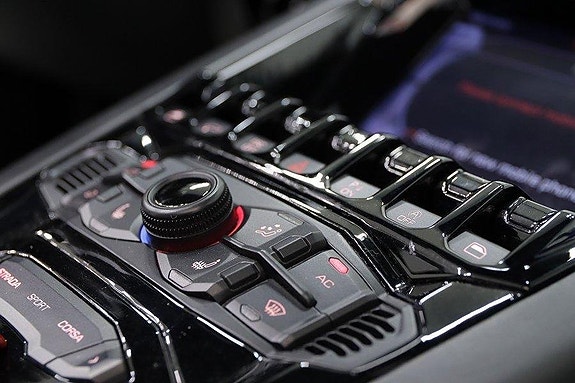 Lamborghini Aventador 18 of 29