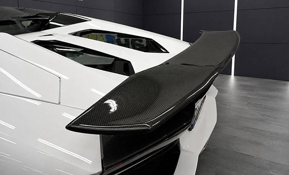 Lamborghini Aventador 13 of 29