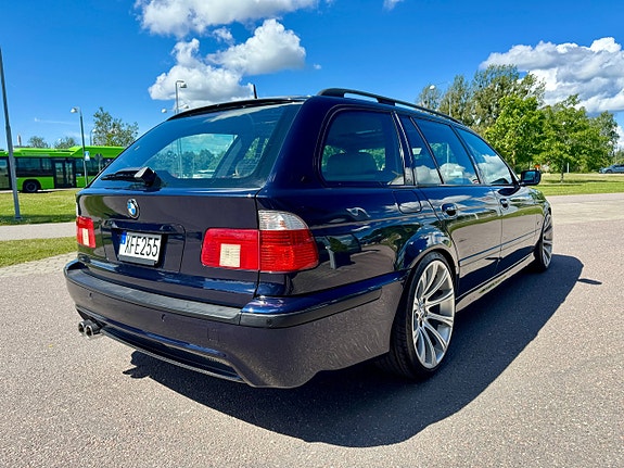 BMW 540i 4 of 5