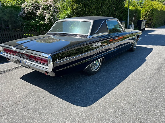 Ford Thunderbird 2 of 5