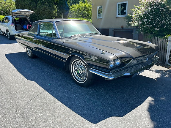 Ford Thunderbird 4 of 5