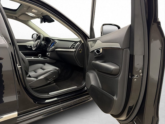 Volvo XC90 25 of 30