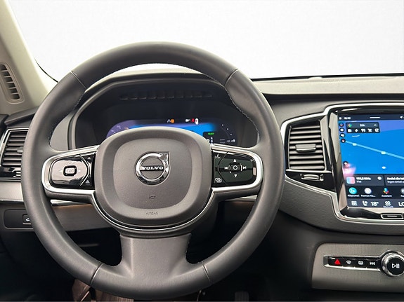 Volvo XC90 13 of 30