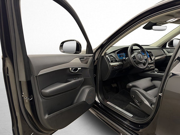 Volvo XC90 9 of 30