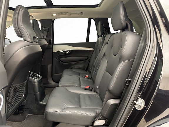 Volvo XC90 26 of 30
