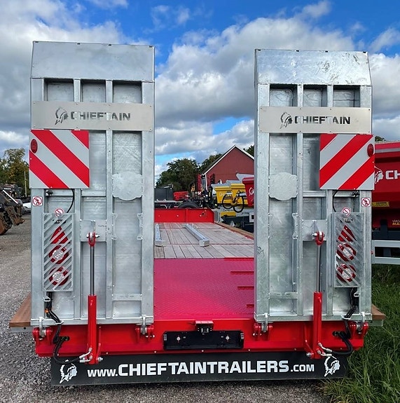 Chieftain XCEL 3-axl maskintransportkärra 28,5 ton lastvikt 8 of 13