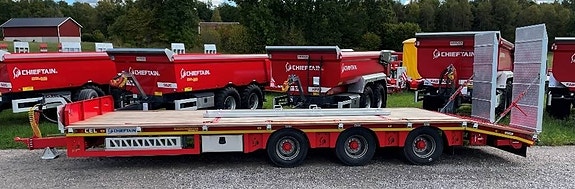 Chieftain XCEL 3-axl maskintransportkärra 28,5 ton lastvikt 2 of 13