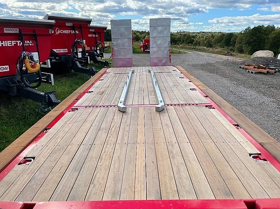 Chieftain XCEL 3-axl maskintransportkärra 28,5 ton lastvikt 6 of 13