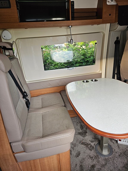 Dreamer Family van Select 3 of 8