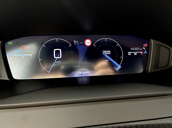 Peugeot 2008 8 of 15