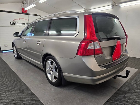 Volvo V70 2.5T Man*2008 Fas2 Skinn* Atraktor 2 of 5
