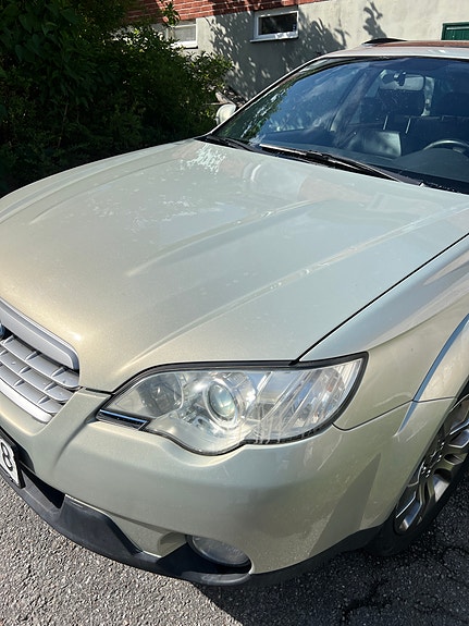 Subaru Outback 2 of 5