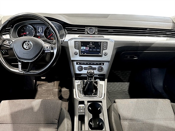 Volkswagen Passat 7 of 18