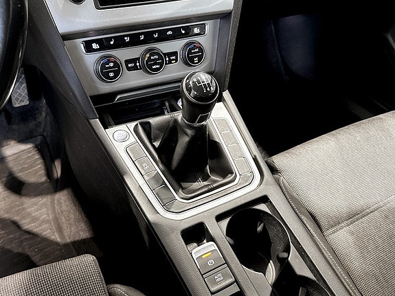 Volkswagen Passat 13 of 18