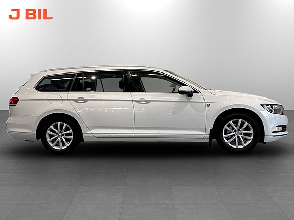 Volkswagen Passat 16 of 18