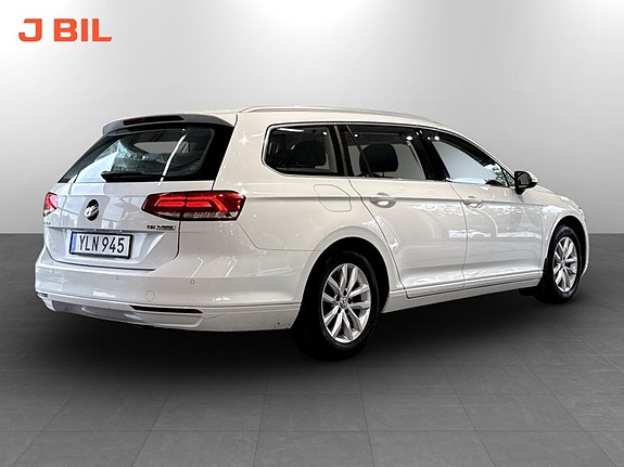 Volkswagen Passat 3 of 5