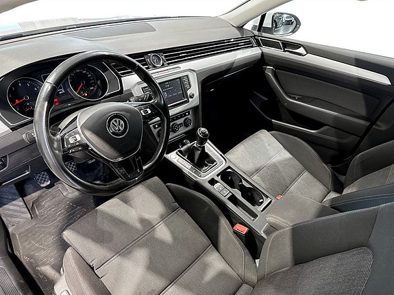 Volkswagen Passat 6 of 18