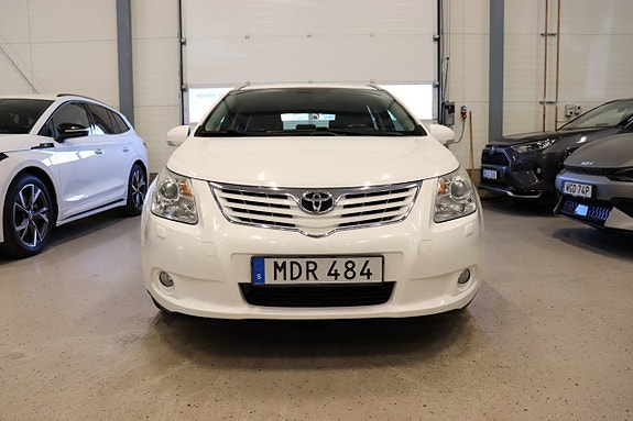 Toyota Avensis 3 of 5