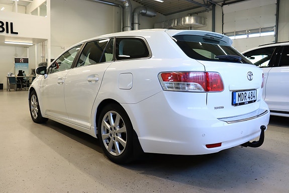 Toyota Avensis 4 of 5