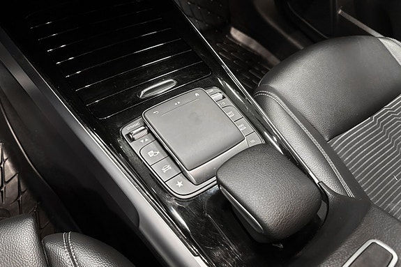 Mercedes-Benz GLB200 d 9 of 17