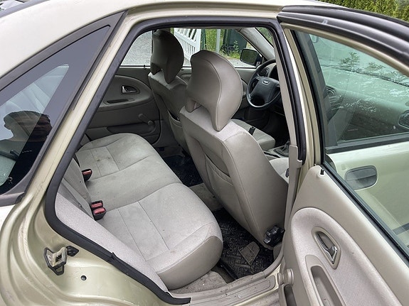 Volvo S40 14 of 18