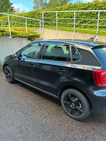 Volkswagen Polo 2 of 5