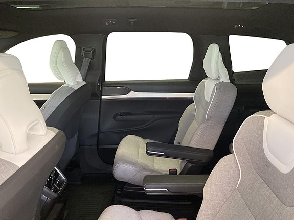 Volvo EX90 7 of 12