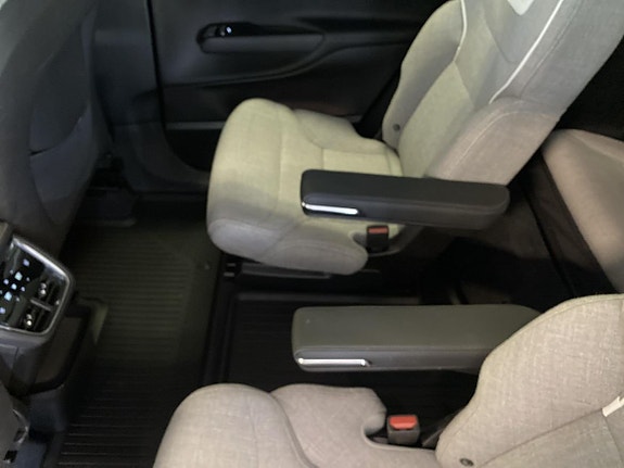 Volvo EX90 10 of 12