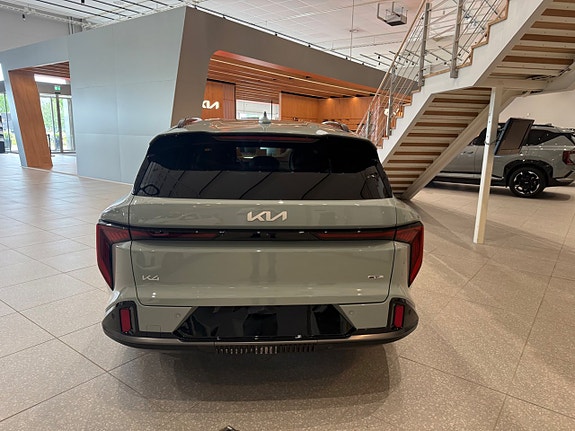 Kia K4 3 of 5