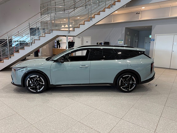 Kia K4 2 of 5