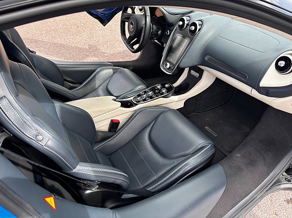 McLaren GT 8 of 9