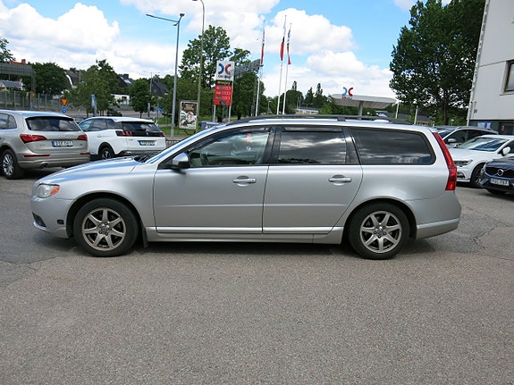 Volvo V70 2 of 5