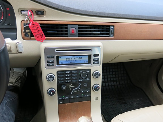 Volvo V70 17 of 24